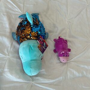 Lot of 2 NWT NWOT Flipazoo Plushies Danika Dolphin- Blushes Seal Geo Giraffe-Ava
